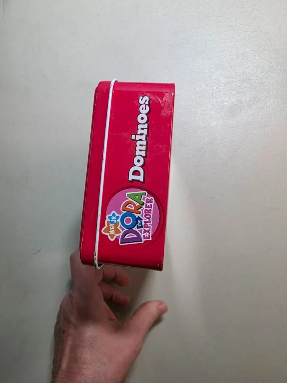 Nick Jr. Dora the Explorer Dominoes Game in Collectible Tin – 28 Plastic Pieces